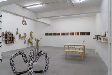 ART TRACE GALLERY「作家と本棚」終了