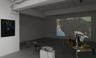 写真は作品との心理的な距離感の振れ幅が大きいメディアなのか